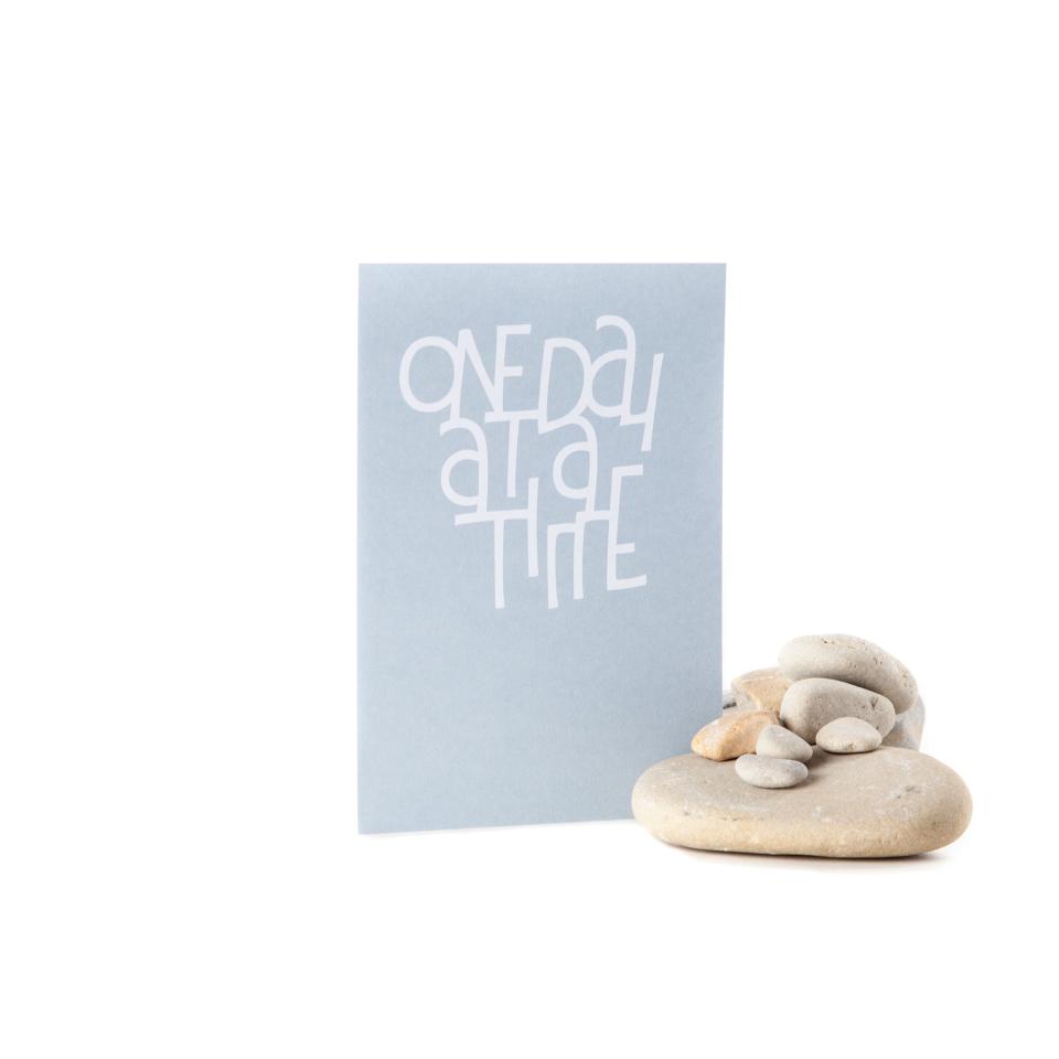 Postkaart 'One day at a time'